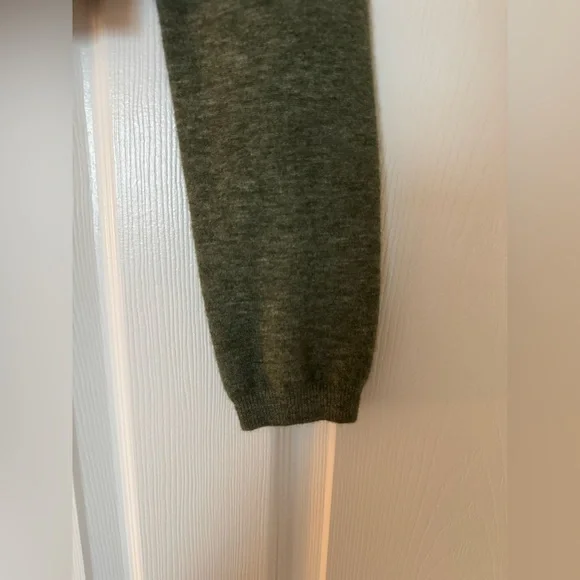 Aritzia Wilfred Sweater Size M - Picture 3 of 4